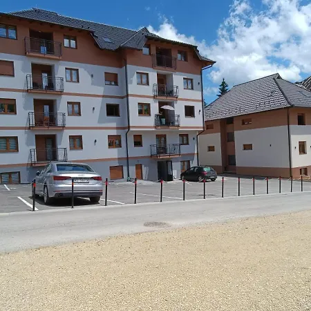 Apartment Lola *